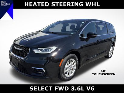 Used 2025 Chrysler Pacifica Select