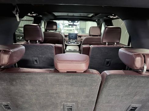 Used 2024 Ford Expedition Limited AWD/4WD image 5