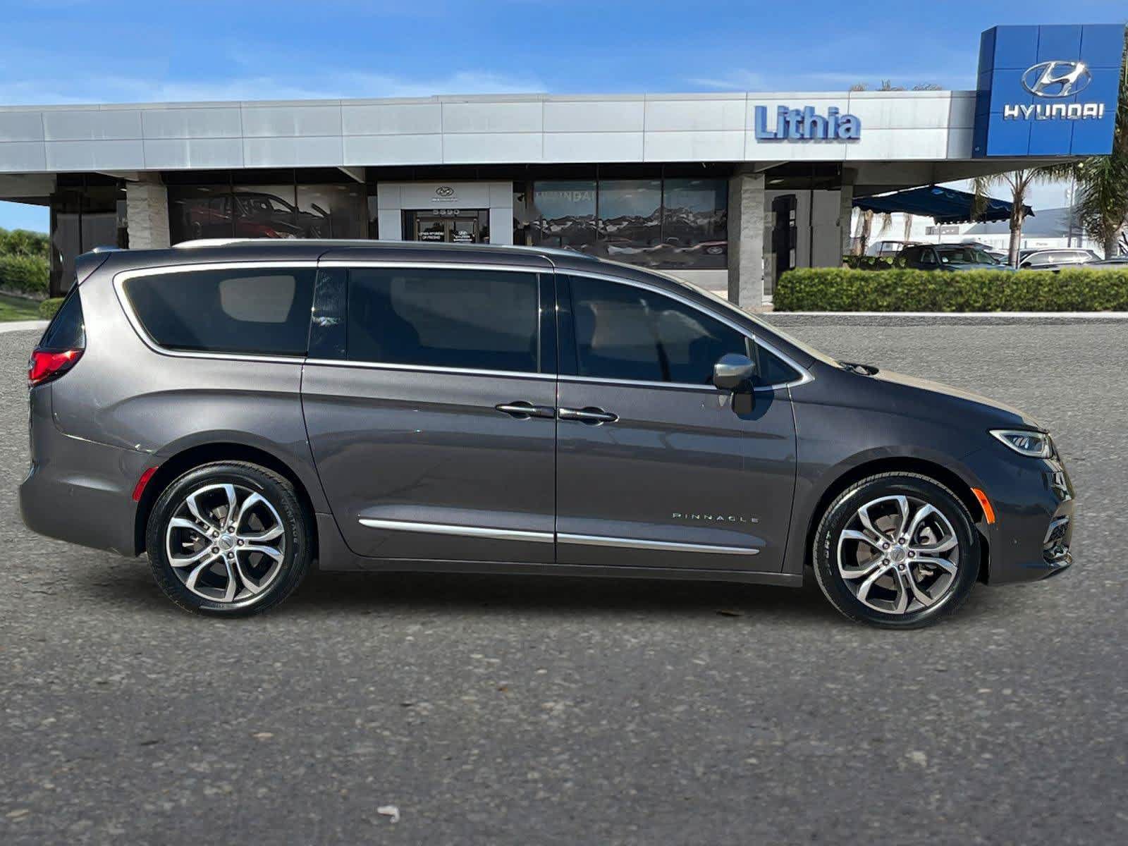 Used 2021 Chrysler Pacifica Pinnacle AWD/4WD image 9