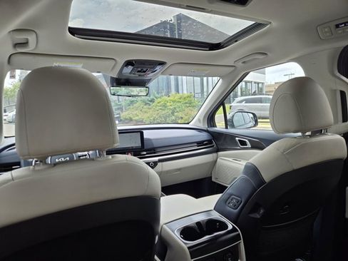 Certified 2025 Kia Carnival SX Prestige FWD image 17