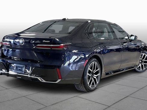 Used 2025 BMW 740i image 13
