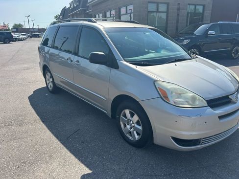 Used 2004 Toyota Sienna CE image 3
