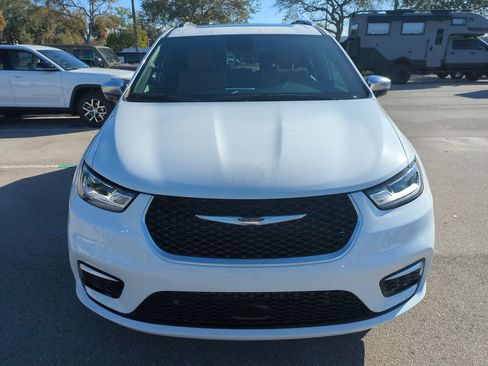 New 2026 Chrysler Pacifica Pinnacle image 3