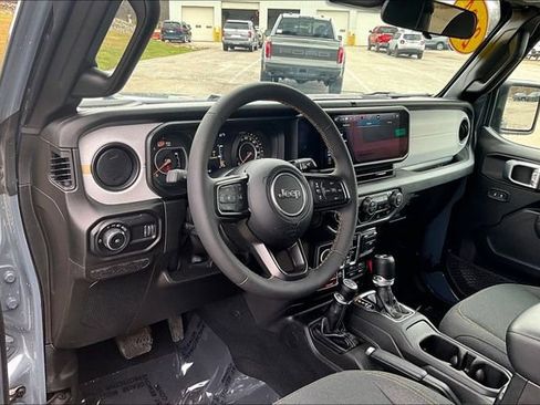 Used 2024 Jeep Wrangler Willys image 13
