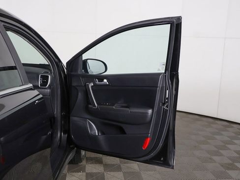 Used 2022 Kia Sportage LX image 16