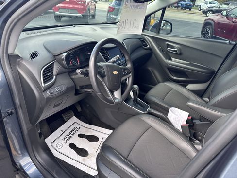 Used 2022 Chevrolet Trax LT w/ LT Convenience Package image 15