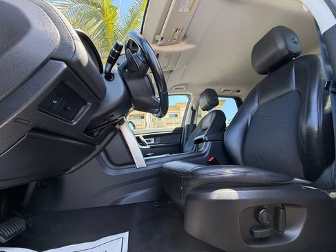 Used 2018 Land Rover Discovery Sport SE AWD/4WD image 30