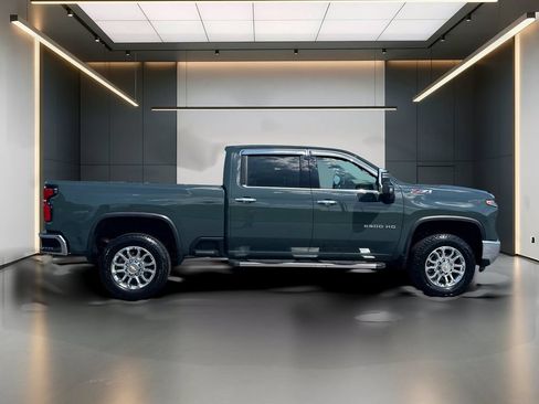 Used 2025 Chevrolet Silverado 2500 LTZ w/ LTZ Premium Package AWD/4WD image 7