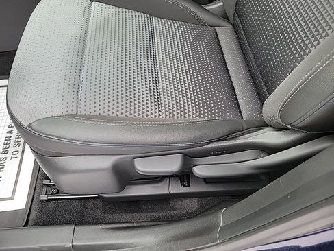 Used 2024 Chevrolet Trax LT w/ LT Convenience Package image 8