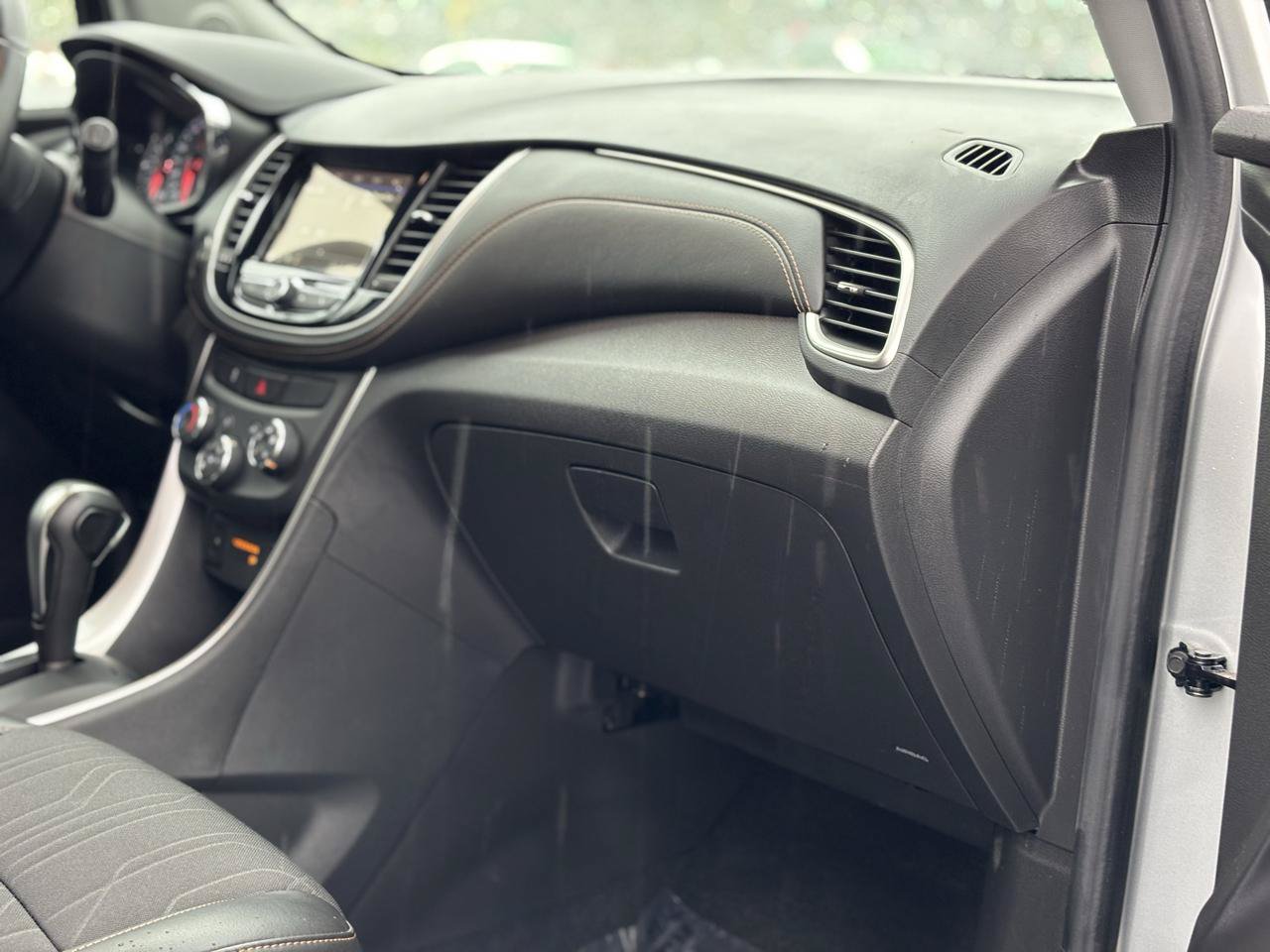 Used 2019 Chevrolet Trax LT w/ LT Convenience Package FWD image 43