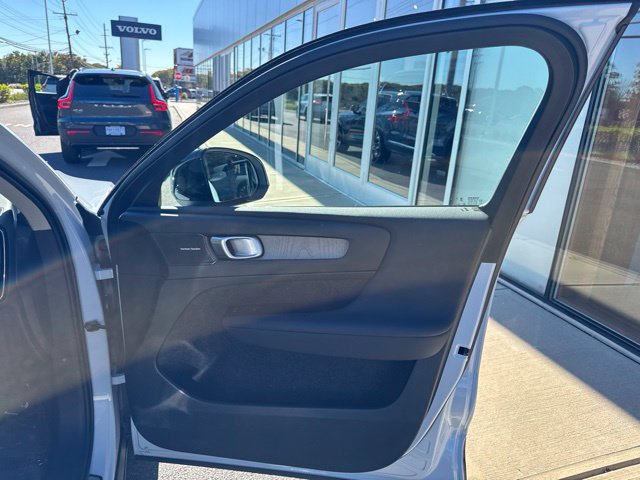 Used 2026 Volvo XC40 B5 Plus AWD/4WD image 14