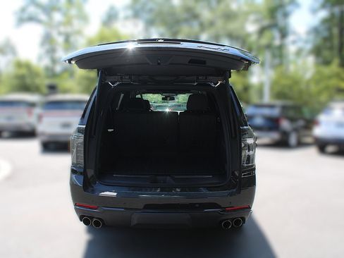 Used 2025 Chevrolet Suburban RST w/ RST Capability Package AWD/4WD image 9