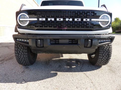 Used 2025 Ford Bronco Outer Banks AWD/4WD image 17