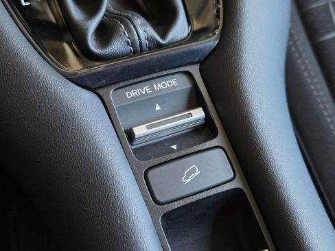 Used 2024 Honda HR-V LX image 8