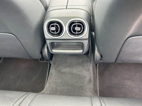 Used 2025 Mercedes-Benz C 300 Sedan image 26