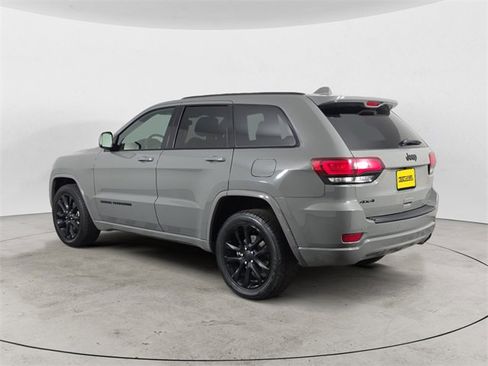 Used 2020 Jeep Grand Cherokee Altitude image 3