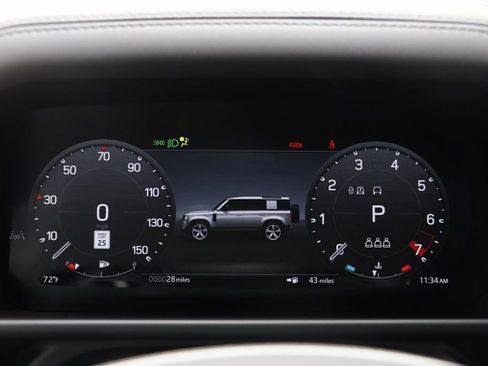 Used 2024 Land Rover Defender 110 SE image 9