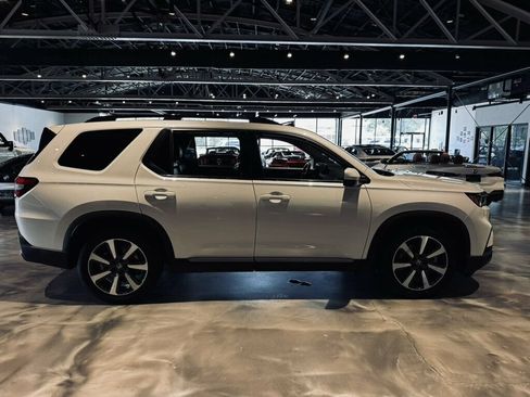 Used 2023 Honda Pilot Elite image 6