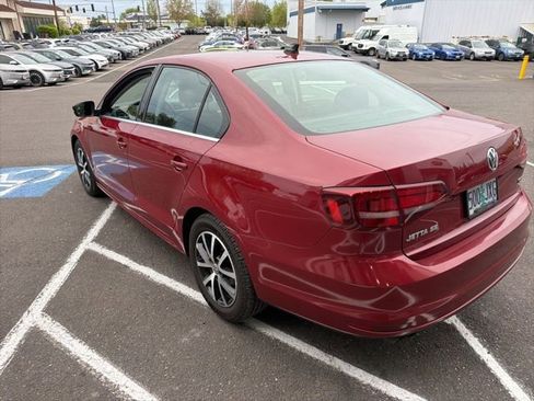 Used 2017 Volkswagen Jetta SE image 6