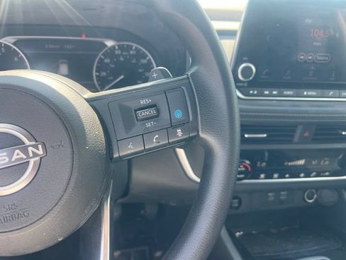 Used 2024 Nissan Rogue SV FWD image 13