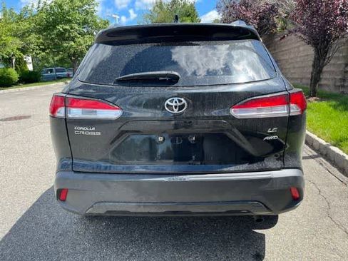 Used 2022 Toyota Corolla Cross LE w/ Moonroof Package AWD/4WD image 5