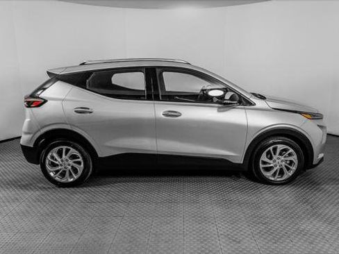 Used 2023 Chevrolet Bolt EUV LT FWD image 9