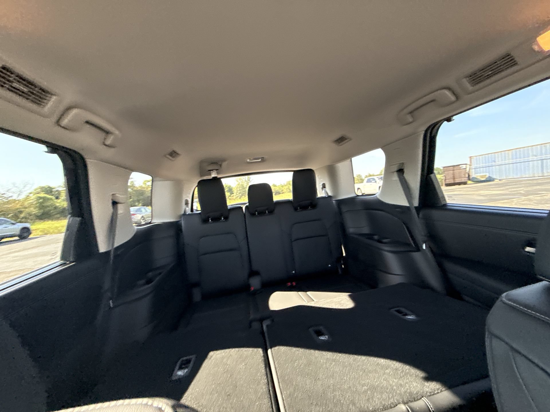 Used 2025 Nissan Pathfinder SL FWD image 32
