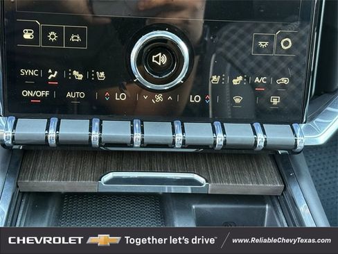 Certified 2025 GMC Acadia Denali image 19