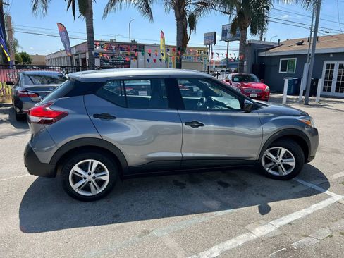 Used 2020 Nissan Kicks S FWD image 4