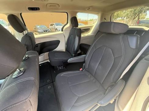 Used 2022 Chrysler Voyager LX FWD image 19