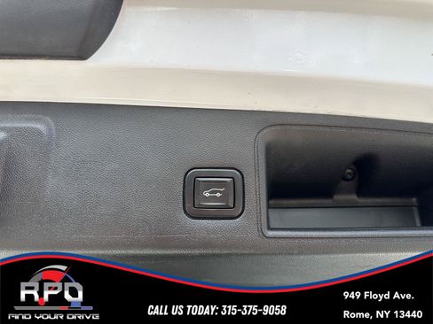 Used 2021 GMC Terrain SLT w/ Infotainment Package II AWD/4WD image 36