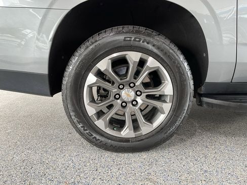 Used 2025 Chevrolet Suburban LT w/ Comfort Package image 35