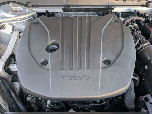 Used 2024 Volvo XC60 B5 Plus image 39