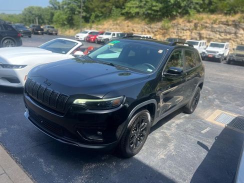 Used 2023 Jeep Cherokee Altitude Lux AWD/4WD image 2