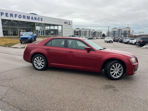 Used 2014 Chrysler 300 S w/ Luxury Group image 4