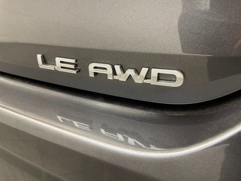 Used 2022 Toyota Highlander LE AWD/4WD image 8