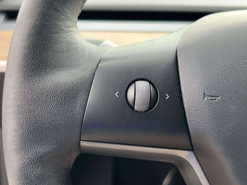 Used 2021 Tesla Model Y Long Range image 24