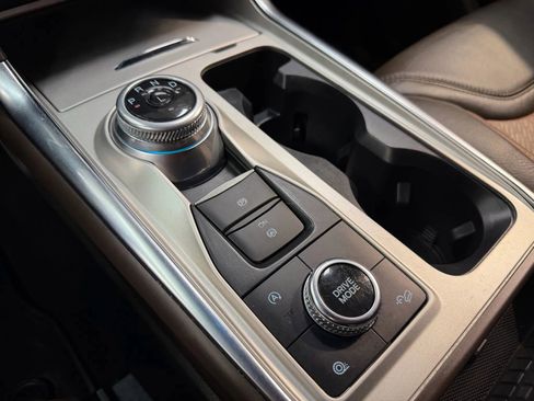 Used 2022 Ford Explorer King Ranch w/ Premium Technology Package image 28