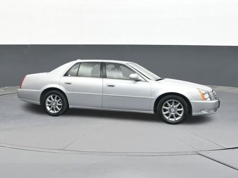 Used 2010 Cadillac DTS Luxury image 18