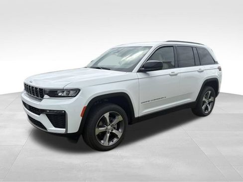 New 2026 Jeep Grand Cherokee Limited w/ Trailer Tow Package AWD/4WD image 8