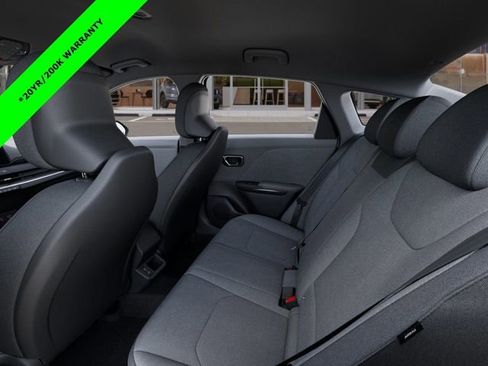 New 2025 Kia K4 LX image 18