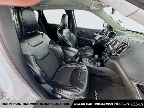 Used 2019 Jeep Cherokee Latitude Plus image 26