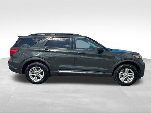Used 2022 Ford Explorer XLT w/ Class IV Trailer Tow Package AWD/4WD image 2