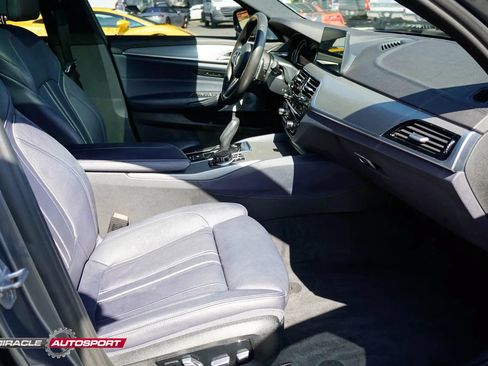 Used 2018 BMW M550i xDrive w/ Driving Assistance Package AWD/4WD image 32