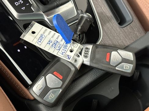 Used 2023 Audi Q5 e Premium Plus w/ Premium Plus Package image 24