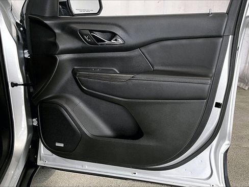 Used 2018 GMC Acadia SLT image 26