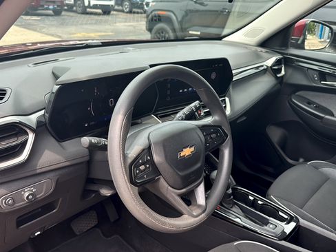 Used 2025 Chevrolet TrailBlazer LT FWD image 8