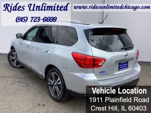 Used 2017 Nissan Pathfinder Platinum w/ Family Entertainment Package AWD/4WD image 4