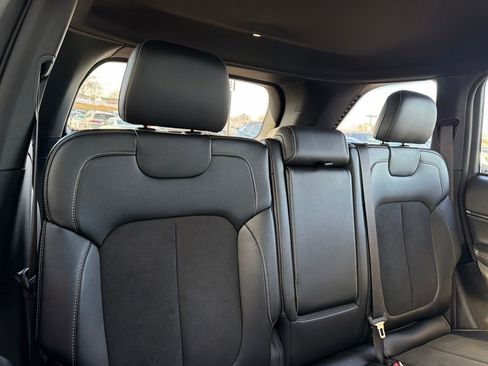 Used 2023 Jeep Grand Cherokee Altitude image 26