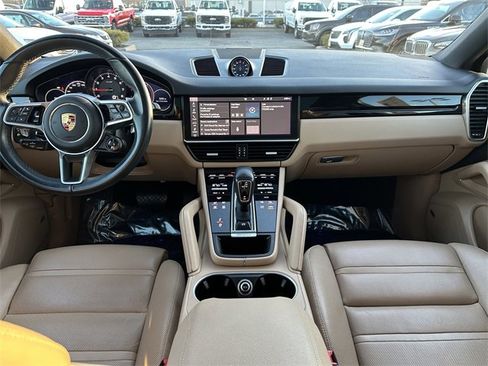 Used 2021 Porsche Cayenne Coupe image 15